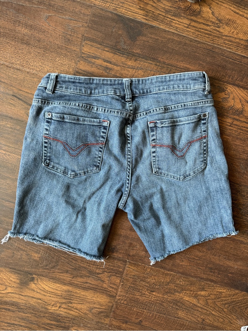 Harley-Davidson Vintage Cut Off Denim Shorts Blue Size 10 Mid Rise Logo Pockets - Picture 2 of 9